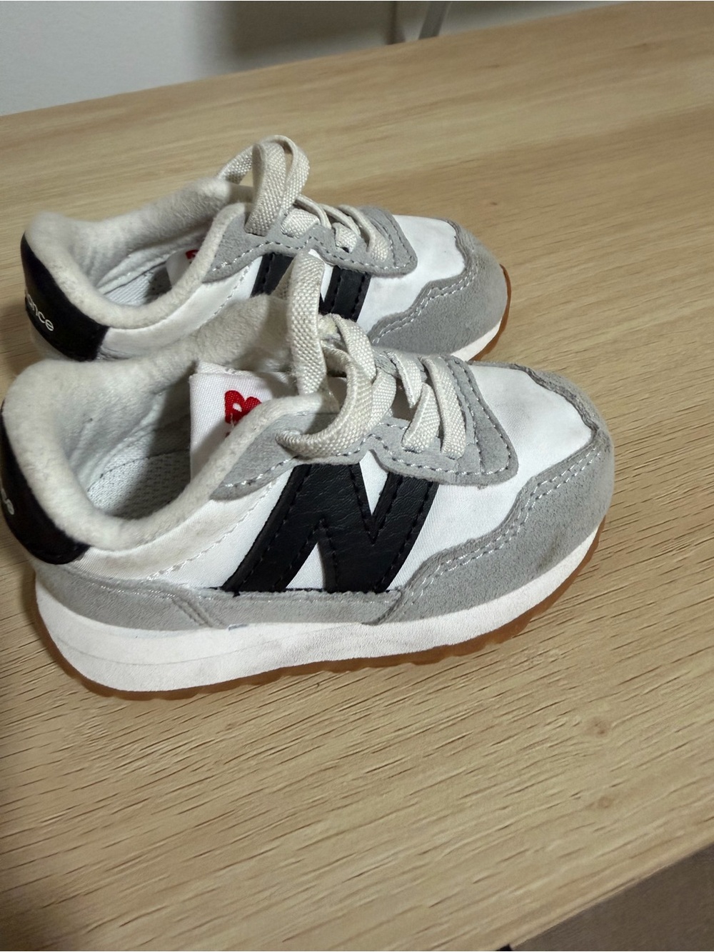 Toddler New Balances shoes - Picture 5 of 6